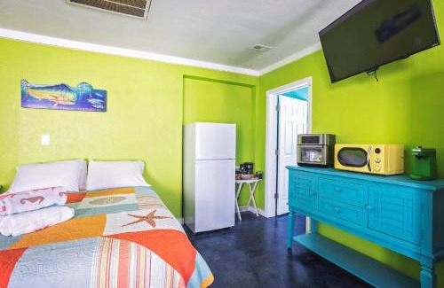 New Port Richey Estates Apartment | The Mermaid on the Cotee River