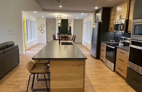 Glenwood House | The Modern: Hammock + Ping Pong + CornHole