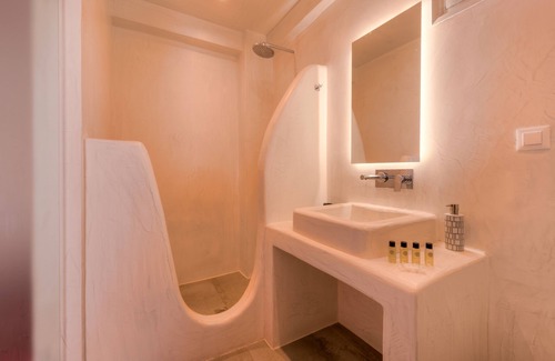 Vothon House | The Muses of Santorini