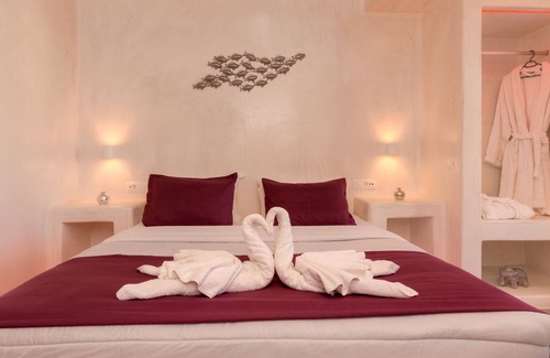 Vothon House | The Muses of Santorini