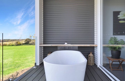 Point Lonsdale Villa | The Nest Estate- Private residence, 5 luxury pods, 5 spas, 10 rooms, Sleeping 20
