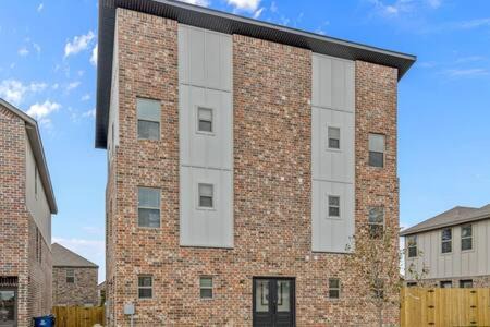 Bentonville House | The O'Keeffe-2nd Floor Boutique Hotel Suite