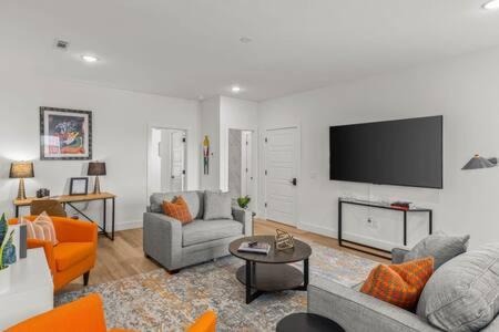 Bentonville House | The O'Keeffe-2nd Floor Boutique Hotel Suite