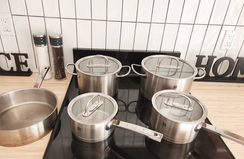 Harvie Heights House | The Overlook Stay | 3 suites | mountain view | free parking