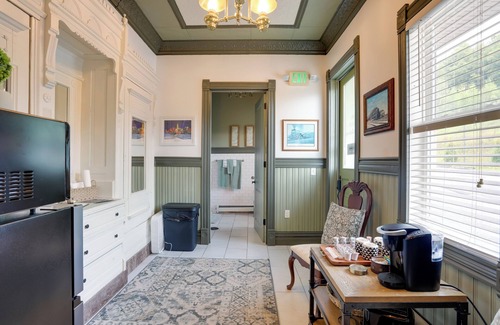 Adrian Furnace Cottage | The Presidential Stay, Converted Railcar in Dubois
