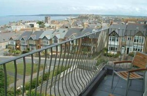 Newquay House | The Quies