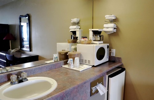 Whitecourt Hotel | The Ritz Cafe and Motor Inn