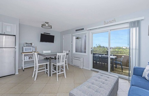 Napeague Apartment | The Siesta 1BR Beachside Home |Beach+Pool+WiFi+PKG
