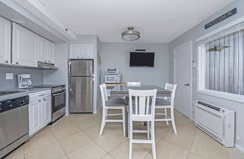 Napeague Apartment | The Siesta 1BR Beachside Home |Beach+Pool+WiFi+PKG