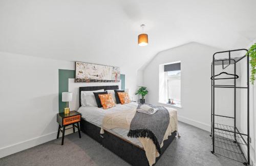 Mansfield Apartment | The Sleek Stylish House of Nottingham - Sleeps 5