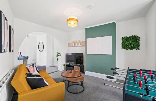 Mansfield Apartment | The Sleek Stylish House of Nottingham - Sleeps 5