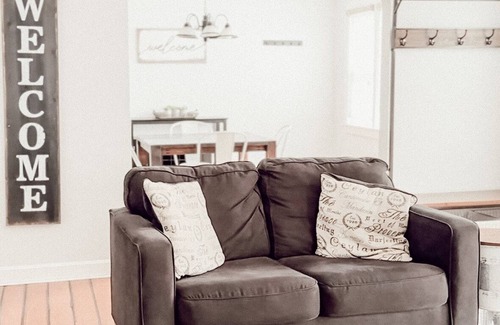 Champaign House | The Springfield: 2br - 1bth - 4 guests