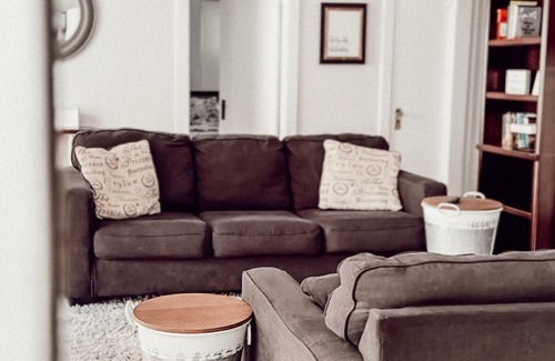 Champaign House | The Springfield: 2br - 1bth - 4 guests