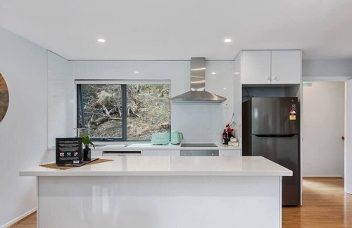 Taroona Apartment | "The Treetops Nest" self contained apartment.