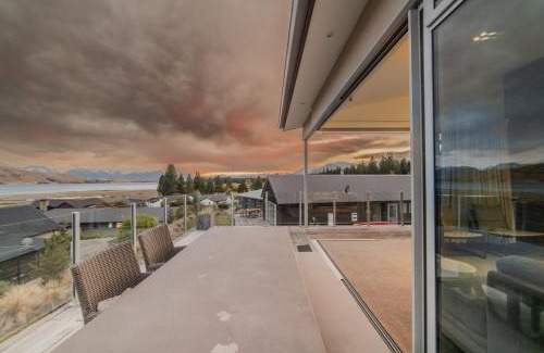 Lake Tekapo House | The Ultimate Tekapo Retreat Deck & Stunning Views