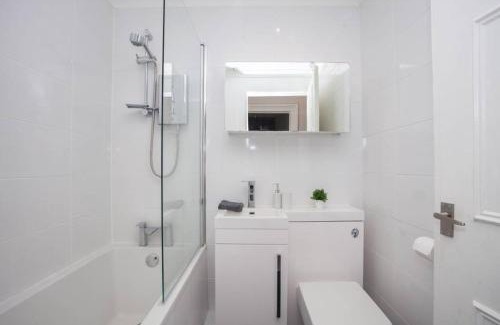 Greenock Apartment | The Warwick Apartment