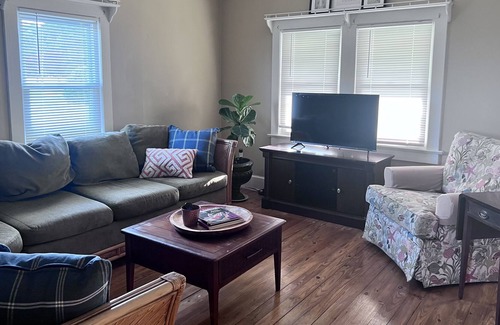 Durants Neck Cottage | The Windmill House Belvidere NC with NEW Starlink Wifi!