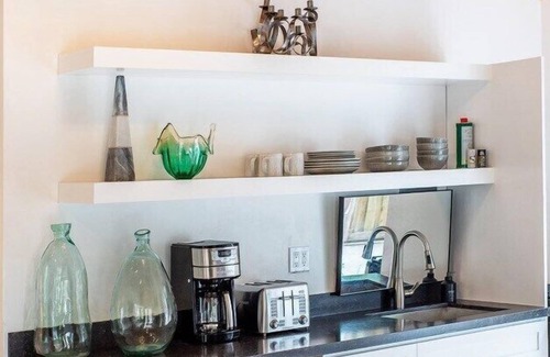 Montecito Cottage | This cottage is a 0 bedroom(s), 1 bathrooms, located in Montecito, CA.