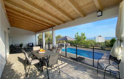 Kastel Stari House | Three-Bedroom Holiday Home In Kastel Stari