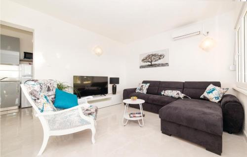 Kastel Stari House | Three-Bedroom Holiday Home In Kastel Stari