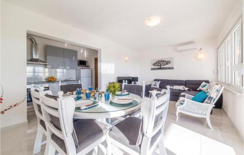 Kastel Stari House | Three-Bedroom Holiday Home In Kastel Stari