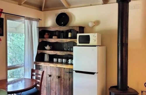 Kalimna Ski Chalet | TimberLoo Cottage 6 (1 Queen Bed) SPA & Wood Stove