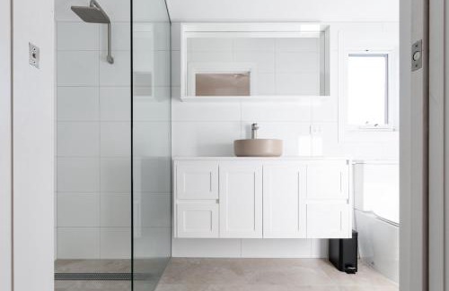Launceston CBD House | Timeless Elegance with City Views Wi-Fi & Parking