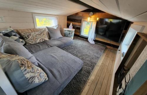 Nellysford House | Tiny Luxury Retreat Lake Hikes Brews & Vines