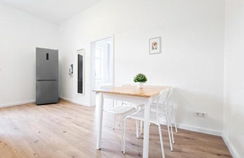 Hochfeld Apartment | Tolstov Apartments - Several 1 Room Fitter Apartments with kitchen and washing machine - 25 Min Messe DUS