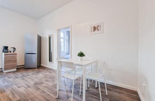 Hochfeld Apartment | Tolstov Apartments - Several 1 Room Fitter Apartments with kitchen and washing machine - 25 Min Messe DUS
