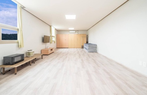 Kwanil House | Tongyoung Sandeulhae Healling Pension
