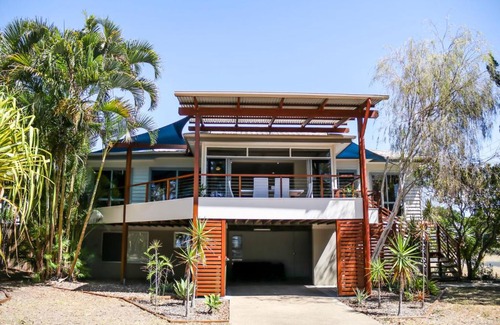 Urangan House | Top Tier