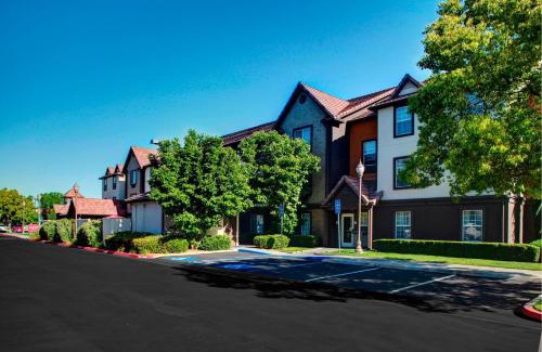 Raisin Hotel | TownePlace Suites Fresno