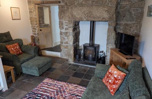 Mousehole House | Traditional Fisherman's Cottage with 3 bedrooms