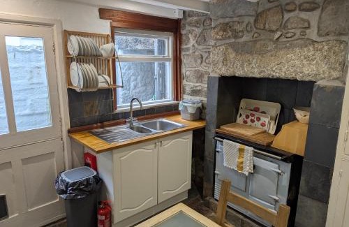 Mousehole House | Traditional Fisherman's Cottage with 3 bedrooms