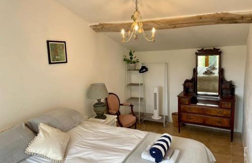 Eymet House | Tranquil 1 Bed Gite Walking Distance to Eymet