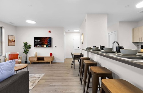 Orange Apartment | Tranquil ! 2BR Free Parking ! 30 min to NYC !