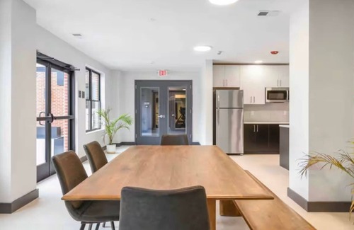 Orange Apartment | Tranquil ! 2BR Free Parking ! 30 min to NYC !