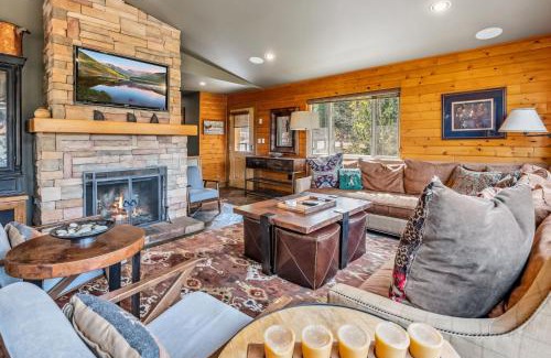Breckenridge House | Tranquil 4BR on Peak 7 with Hot Tub Dog Friendly
