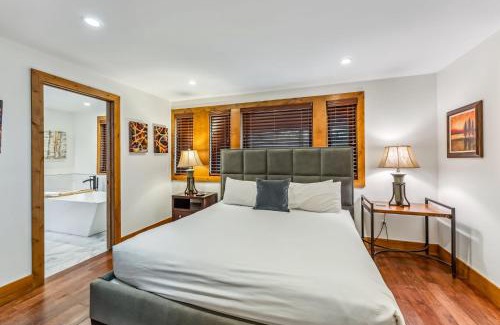 Breckenridge House | Tranquil 4BR on Peak 7 with Hot Tub Dog Friendly