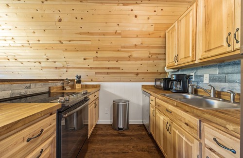 Cashes Valley Cabin | Tranquil Creek View A-frame Cabin