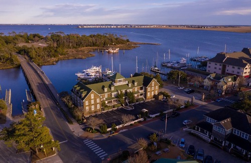 Historic Downtown Manteo House | Tranquil House Inn - Standard King Room