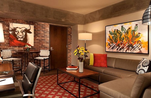 Downtown San Antonio Hotel | Tranquil Riverside Oasis! Dog-friendly Property w/Pool, Near Aztec Theatre