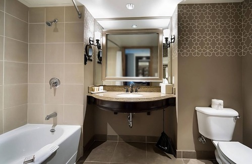 Downtown San Antonio Hotel | Tranquil Riverside Oasis! Dog-friendly Property w/Pool, Near Aztec Theatre