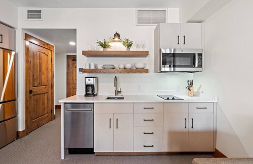 Tamarack Condo | Tranquil Studio with Balcony