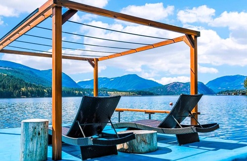 Port Alberni House | Tranquilize at Spectacular Sproat Lakefront Waterfront Authentic Timber Log Home