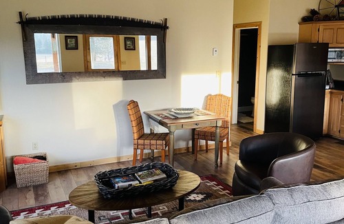 Darby Cabin | Trapper view bench-top bungalow with privacy and lots of space. RV hook-ups!