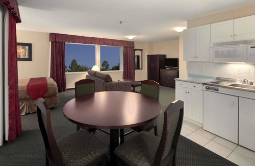 Regional District of Nanaimo Hotel | Travelodge by Wyndham Nanaimo