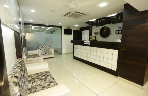 Vijay Nagar Hotel | Treebo Daksh Residency