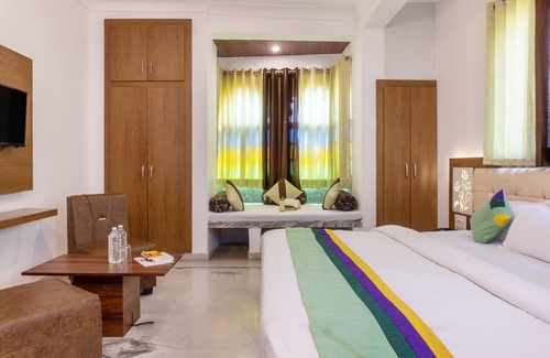 Lake Swaroop Sagar Hotel | Treebo The Fresco Lake Pichola